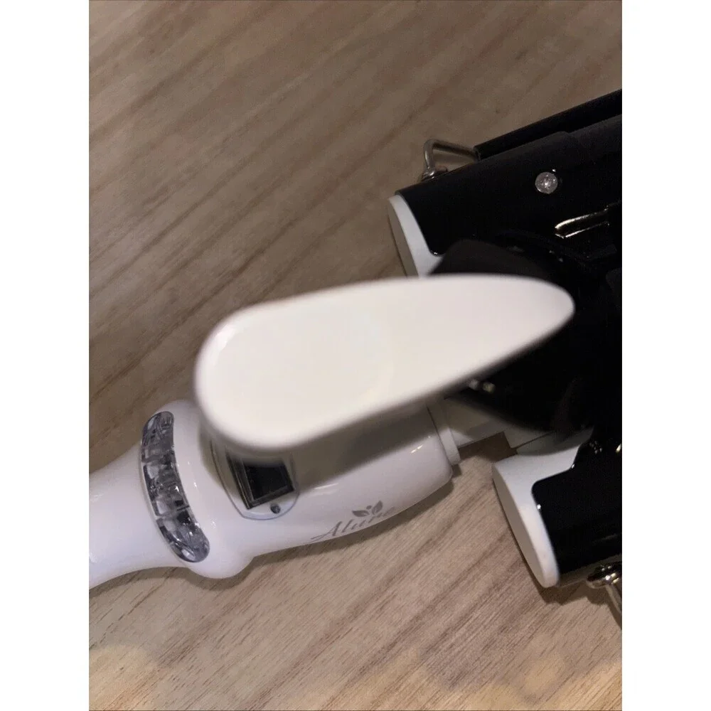 Alure Triple Barrel Hair Waver 1in Ceramic AT102W Black/White Digital Curling